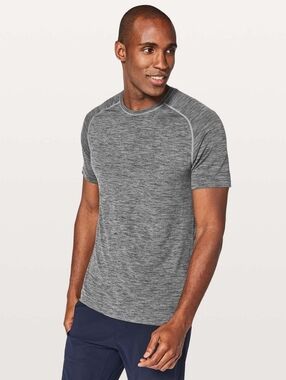 Lululemon Athletica Men's Heathered Gray Short Sleeve Crew Size L